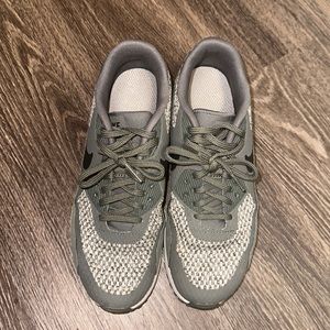 Nike Air Max — Olive